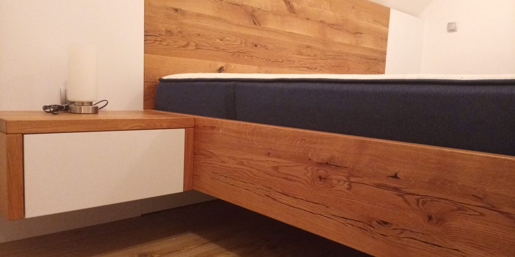 KASLES-masivna postelja